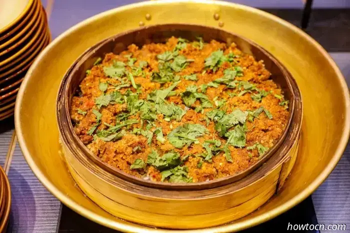 Genießen Sie authentische Aromen aus Yibin in Kerrys Küche.