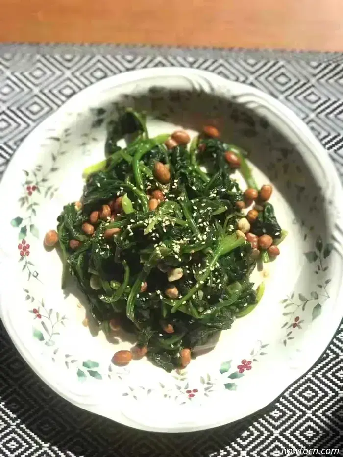 Chinese Recipe Book: Sticky Chicken Wings and Spinach with Peanut Salad