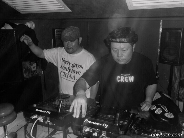 Im Aufstieg des chinesischen DJ-Duos 鱼头泡饼 (Fischkopfpfannkuchen)