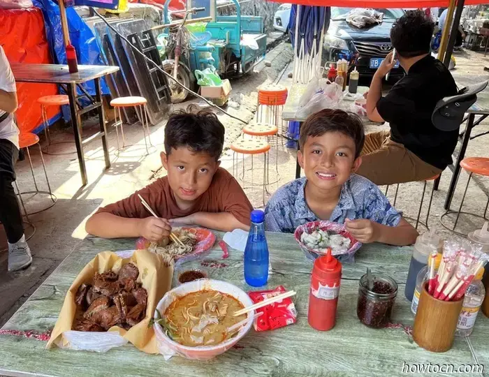 Осваивая новые горизонты в Китае: Русская улица в Даляне — начинающие исследователи