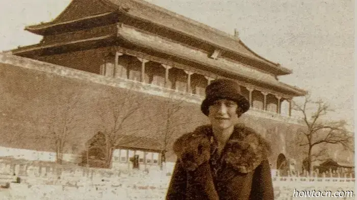 Autor Paul French bespricht sein neuestes Buch, ihr Lotus-Jahr, in Peking