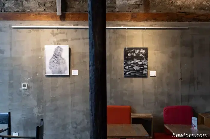 "Unter uns": Eine bewegende Ausstellung im Café Zarah