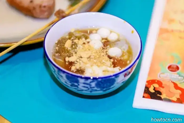 Genießen Sie authentische Aromen aus Yibin in Kerrys Küche.