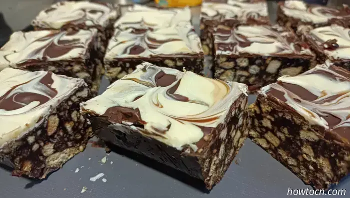 Immergiti nello spirito natalizio con questa deliziosa tentazione al cioccolato.