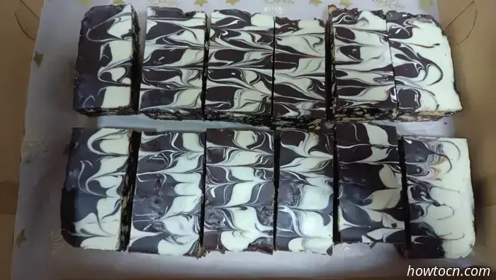 Immergiti nello spirito natalizio con questa deliziosa tentazione al cioccolato.