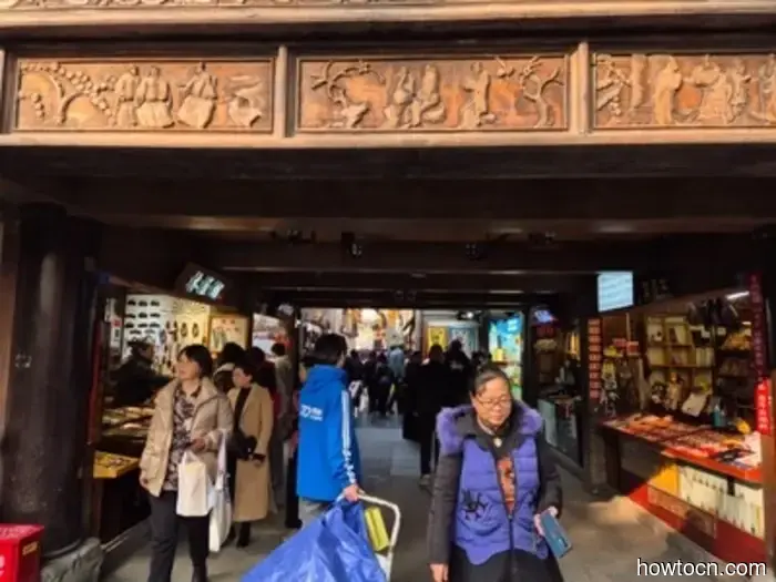 A brief view of the Himalayas - A quick return to Mainland China - hennaonthetrek