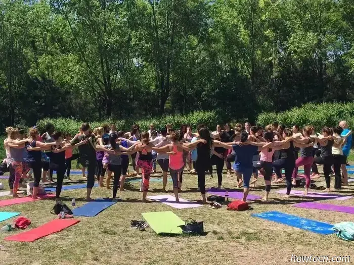 Vacanze movimentate 2: Yoga nel parco, Festival jazz e altro