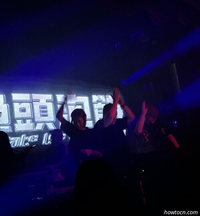 Im Aufstieg des chinesischen DJ-Duos 鱼头泡饼 (Fischkopfpfannkuchen)